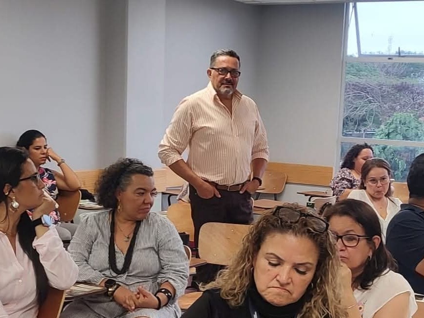 Miguel Ángel Jiménez facilitando un taller grupal